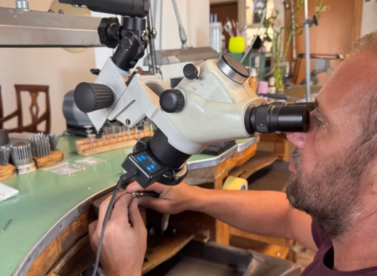 Il lavoro al microscopio