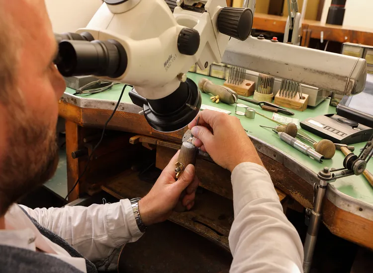 Il lavoro al microscopio