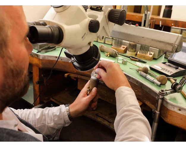 Il lavoro al microscopio