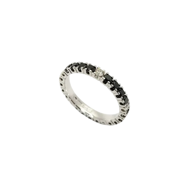 Eternity con diamanti bianchi e neri.