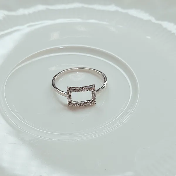 Anello a forma quadrata con diamanti ct. 0,23