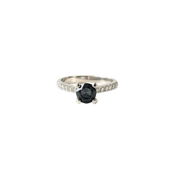 Solitario con diamante nero centrale ct. 0,96 e brillanti