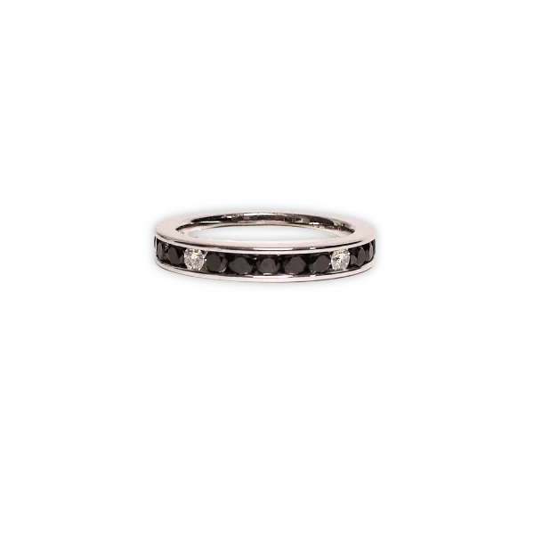 Eternity in oro bianco 18 Kt con diamanti neri ct. 1,38 e bianchi ct. 0,24.