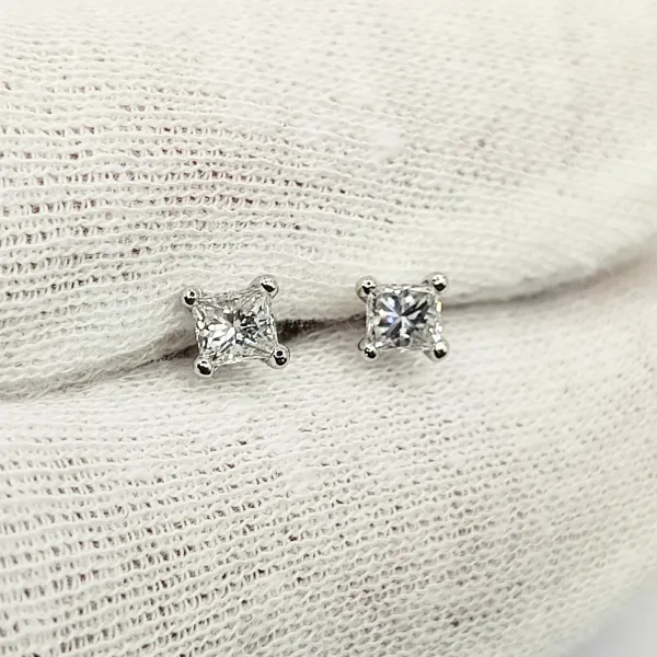 Orecchini Punto Luce in oro bianco 18 Kt con diamanti ct. 0,41 .